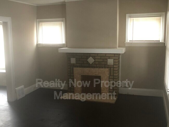 Building Photo - 4960 E 85th St