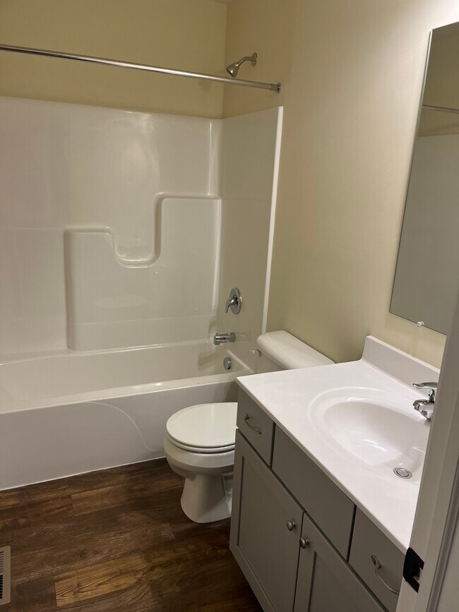 Foto del edificio - 120 Meadowbrook Ln