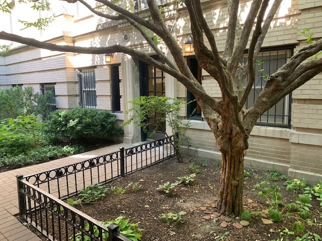Foto del edificio - 2730 N Pine Grove Ave