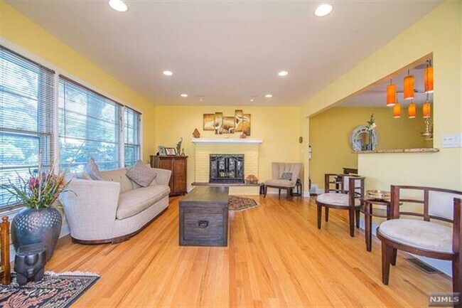 Foto del edificio - 94 Alexander Ave