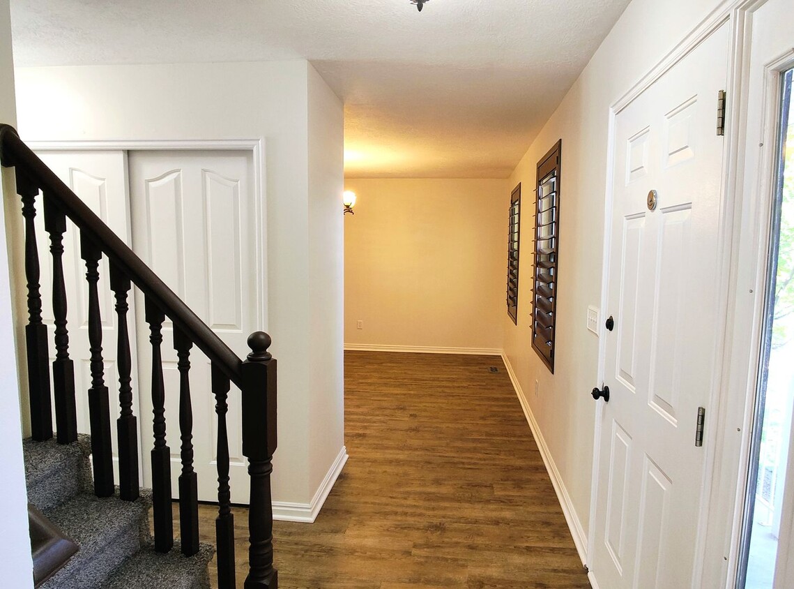 Primary Photo - Beautiful 5 Bd. 3.5 Bath Home w/Mother-In-...