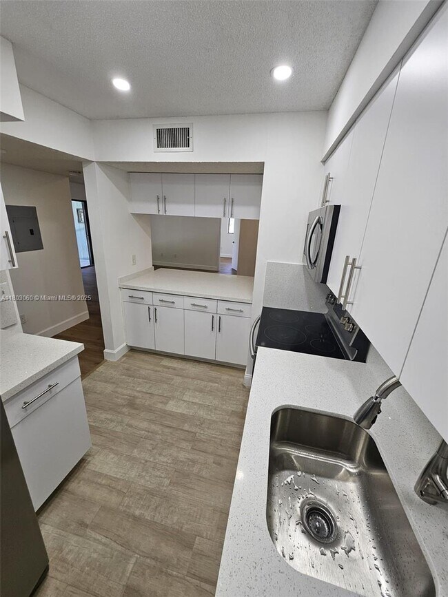 Foto del edificio - 19800 SW 103rd Ct