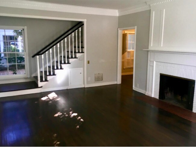 Foto del edificio - 135 S Linden Dr