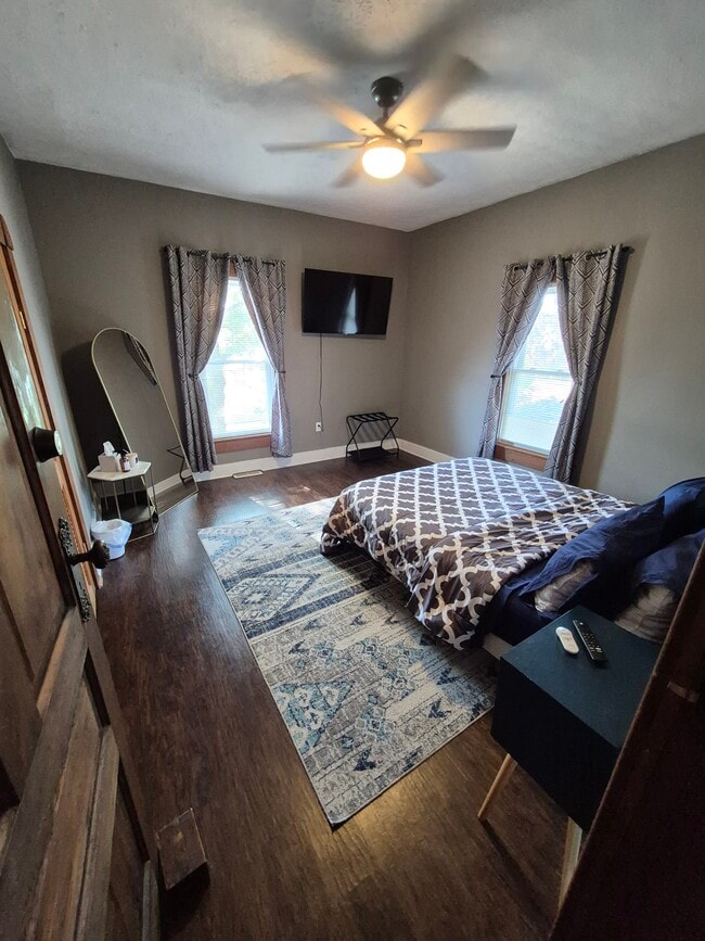 Building Photo - 615 N Meridian St