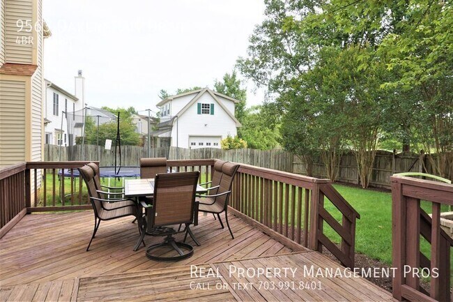 Foto del edificio - 9563 Oakenshaw Dr