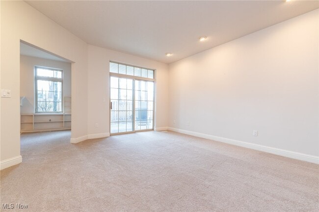 Building Photo - 3194 Richmond Rd