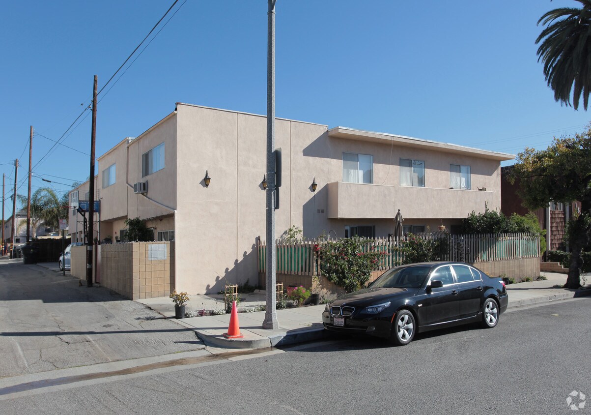Primary Photo - 1547 Stanford St