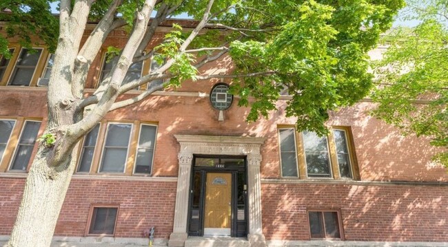 Foto del edificio - 1604 W Farragut Ave