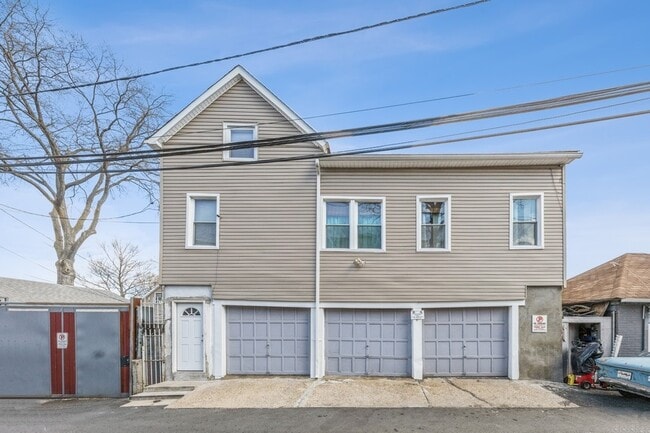 Building Photo - 326 Summer Ave