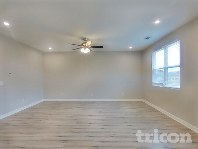 Foto del edificio - 2063 Neill Ln