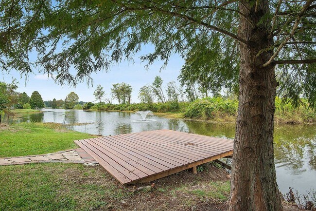 Building Photo - On the Lake!  Large 3 Bedroom with huge fenced back yard