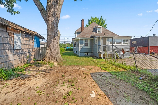 Building Photo - 1159 McBride Ave