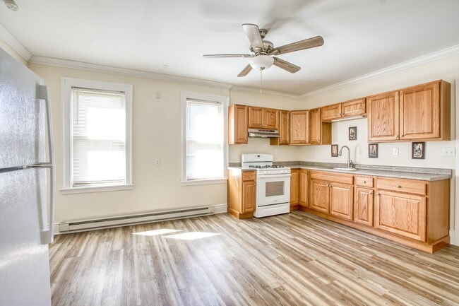 Building Photo - 2 Bedroom 1st FL Rental