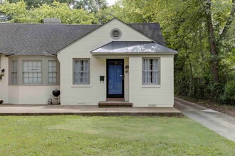 Building Photo - 1809 York Ave