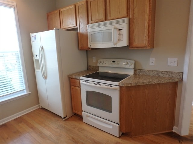 Building Photo - 216 Haywood Ln