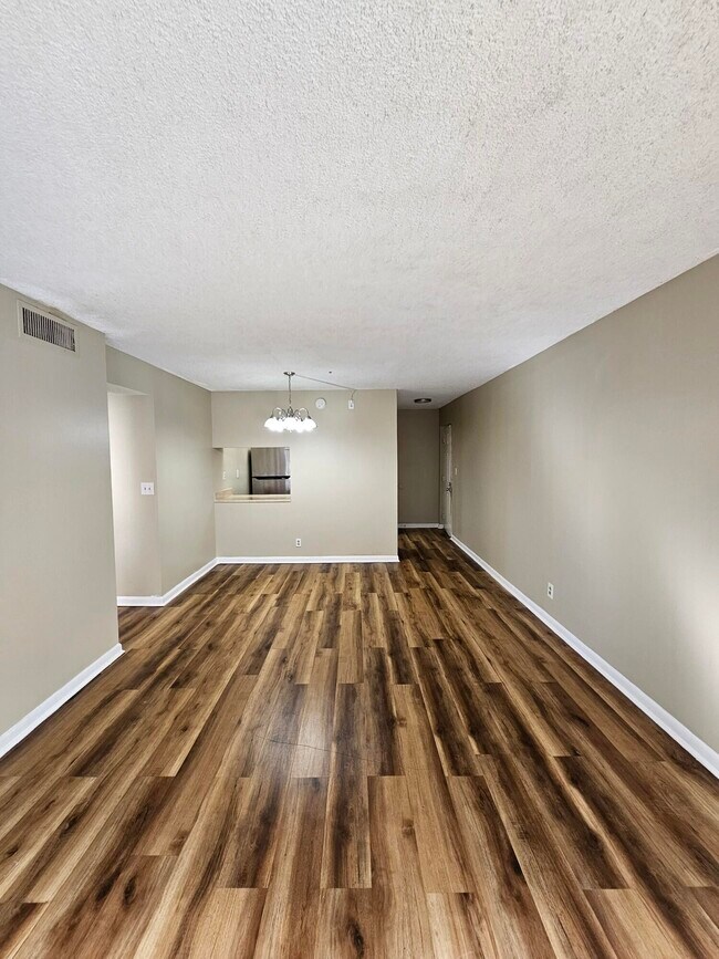 Foto del edificio - 1950 N Congress Ave