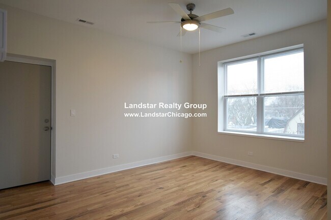 Foto del edificio - 3804 W Montrose Ave
