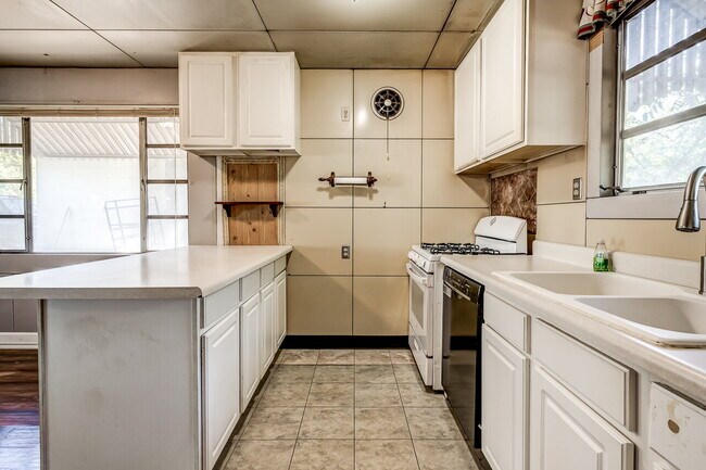Foto del edificio - Available for Lease!! Live in a unique piece of Stillwater history!