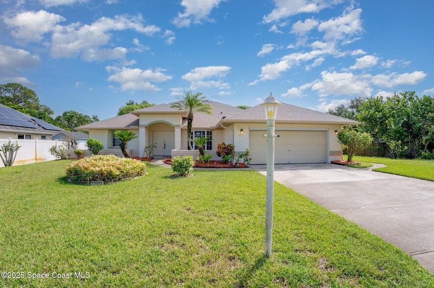 Foto principal - 947 Sierra Pl NE