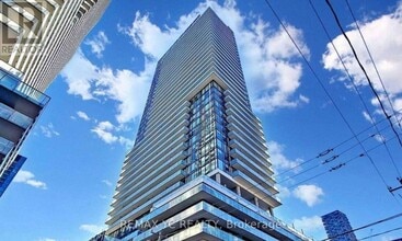 Building Photo - 161 Roehampton Ave