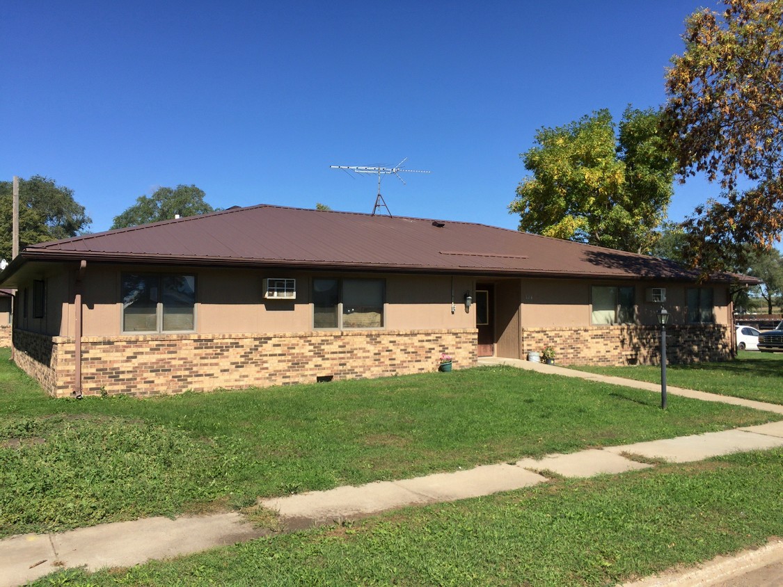 Eastside Manor Apartments - 104 W Clark St
