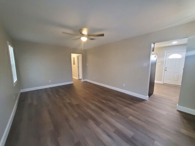 Foto del edificio - 1208 Hillsboro St