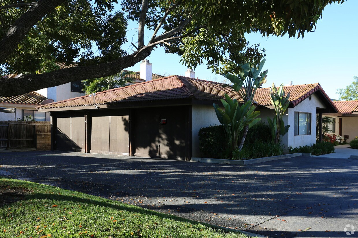 Building Photo - 1605 S Maple St