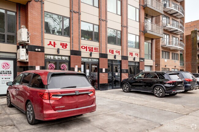 Foto del edificio - 14456 Roosevelt Ave