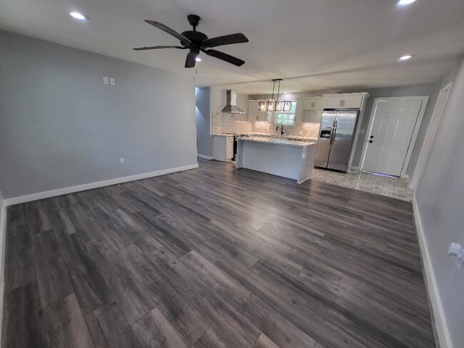 Foto del edificio - 40492 Pearl Rd