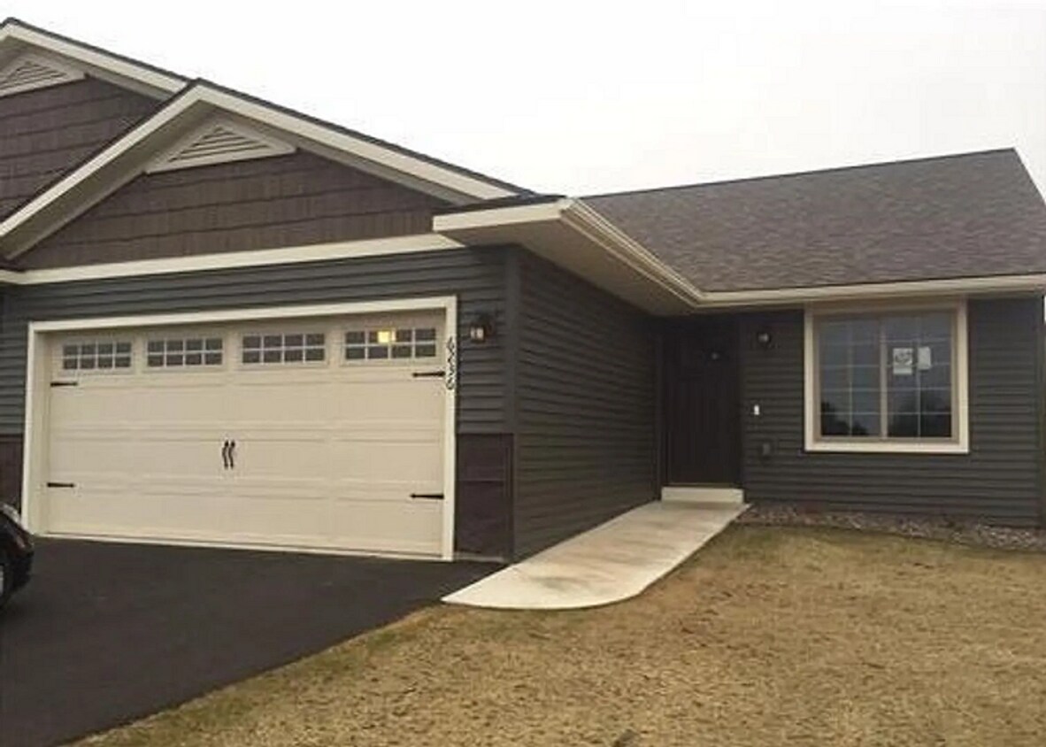 4962 Bluebell Ct, Eau Claire, WI 54703 House Rental in Eau Claire, WI