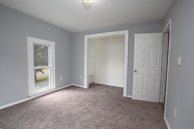 Building Photo - 399 S Division St