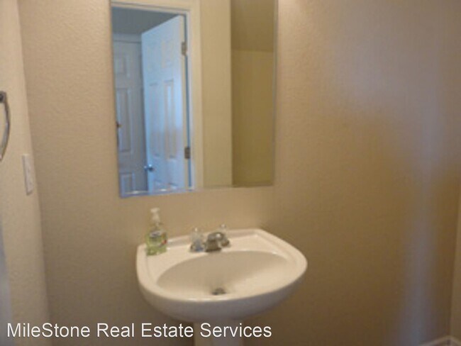 Building Photo - 3 br, 2.5 bath House - 8327 Confluence Point
