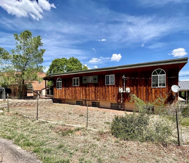 Photo - Manitou Springs 2 bedroom / 1 bath Available NOW House