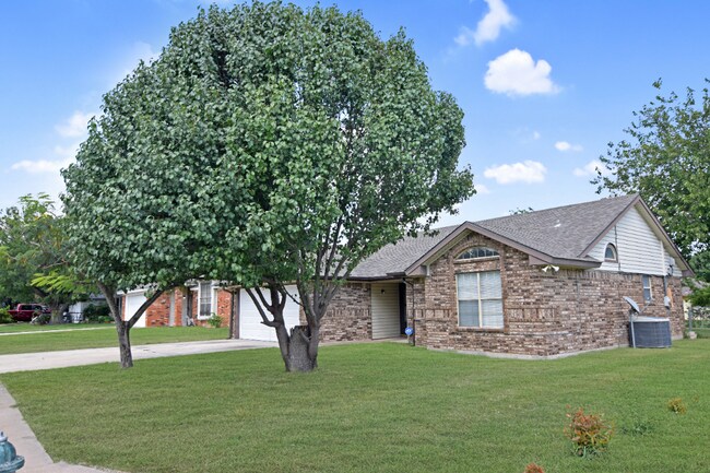 Building Photo - 2502 Savage Dr