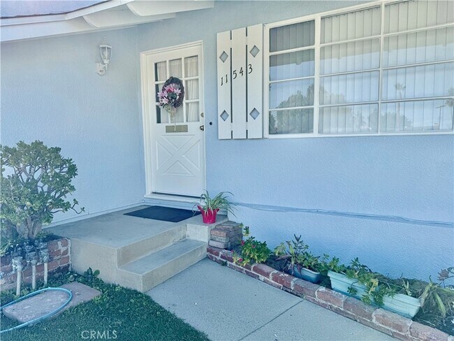 Foto del edificio - 11543 Swinton Ave