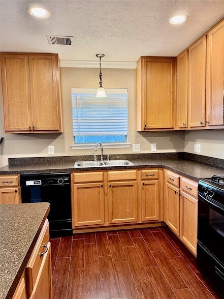 Foto del edificio - 16010 Limestone Lake Dr