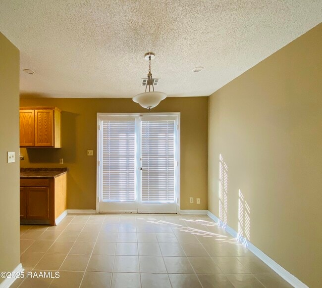 Building Photo - 108 W Whispering Pines Cir
