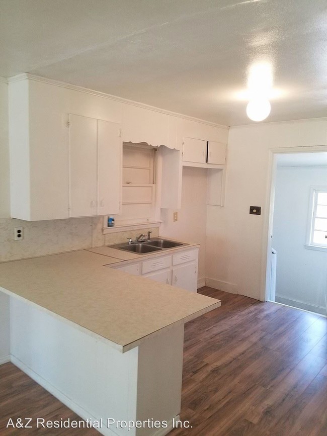 Building Photo - 3 br, 2 bath House - 419 E. Gay Street