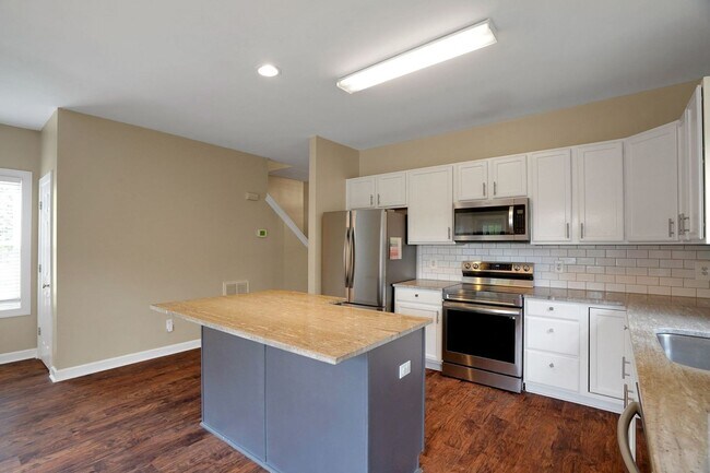 Foto del edificio - Charming 3BR House in Holly Springs