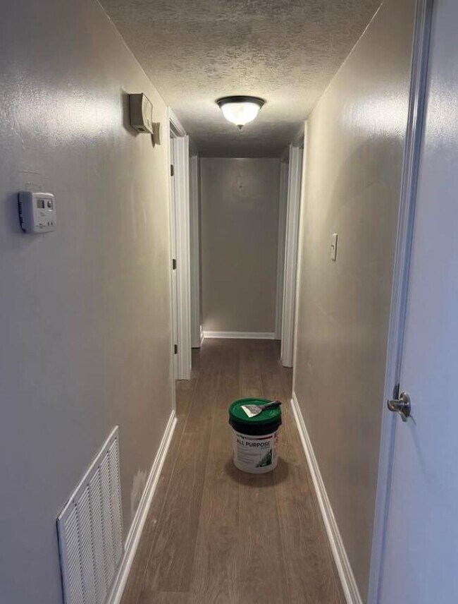 Building Photo - 1102 Asbury Cir E