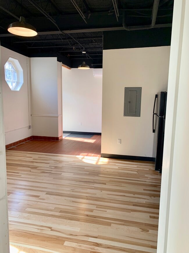 Building Photo - 181 Elm St