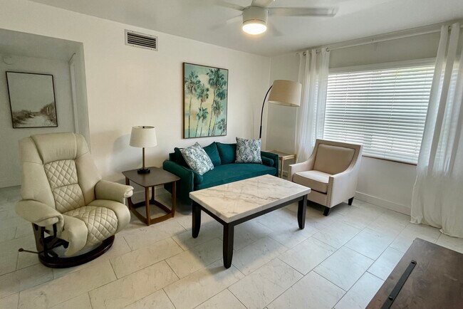 Building Photo - 4158 Tamiami Trl