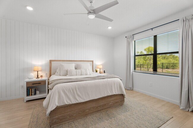 Building Photo - 5892 SE Sky Blue Cir