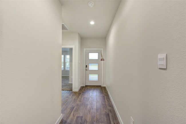 Foto del edificio - 14245 Wonder Lake Ln