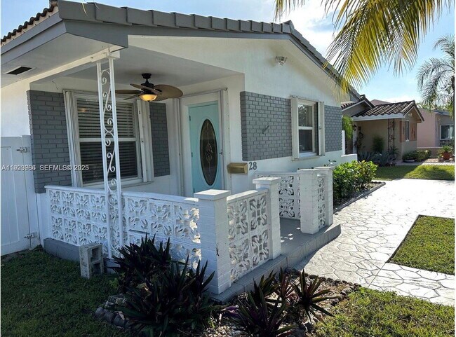 Foto del edificio - Southeast 4th Street, Dania Beach, FL 33004 - 3 BR 2 BA single-family home