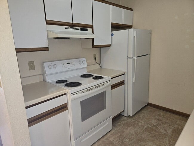 Building Photo - Evergreen Square Apartments