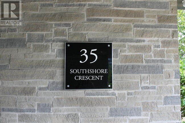 Building Photo - 35 Southshore Cres