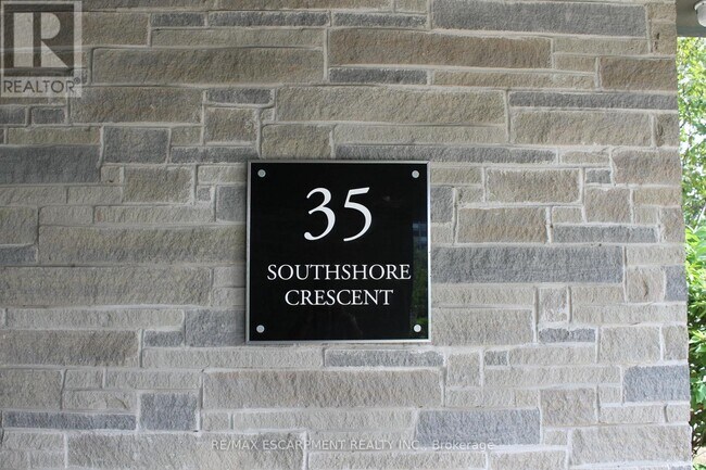 Photo du bâtiment - 35 Southshore Cres
