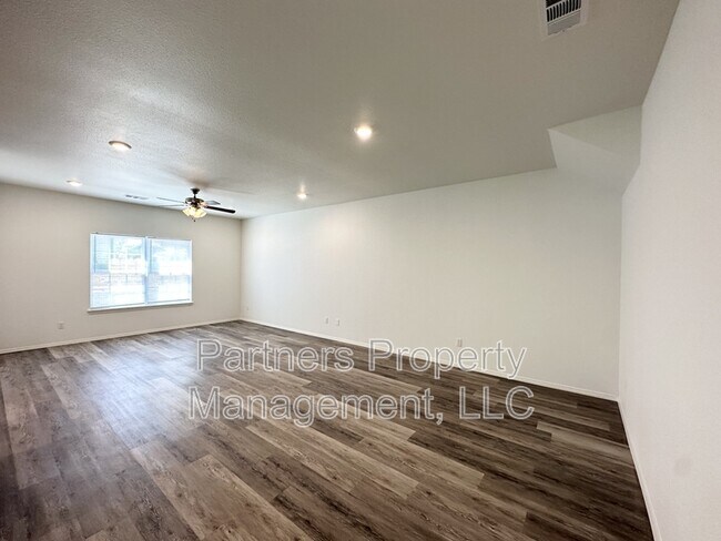 Foto del edificio - 779 S Rupple Rd