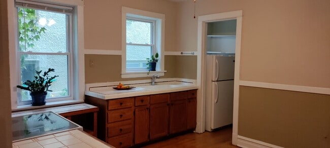 Kitchen - 531 S Lombard Ave